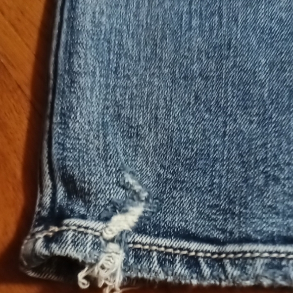New Silver Elyse Mid RiseCropped 5 Pocket Jeans Minimal Distressing Indigo Sz 26 - Picture 8 of 10